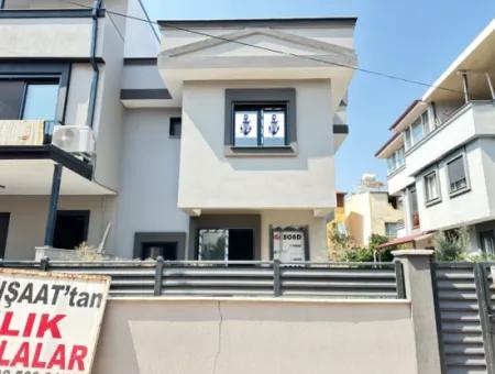 Doğanbey'de Merkez'de Sıfır Bahçeli Satılık 3+1 Villa