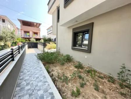 Doğanbey'de Merkez'de Sıfır Bahçeli Satılık 3+1 Villa