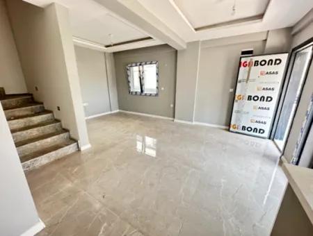 Doğanbey'de Merkez'de Sıfır Bahçeli Satılık 3+1 Villa