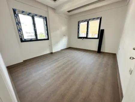 Doğanbey'de Merkez'de Sıfır Bahçeli Satılık 3+1 Villa