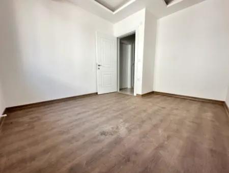 Doğanbey'de Merkez'de Sıfır Bahçeli Satılık 3+1 Villa