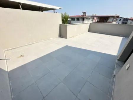 Doğanbey'de Merkez'de Sıfır Bahçeli Satılık 3+1 Villa