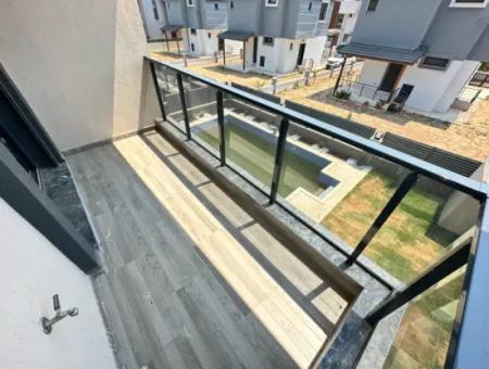 Doğanbey'de Bağımsız Havuzlu Geniş Bahçeli Satılık 3+1 Villa