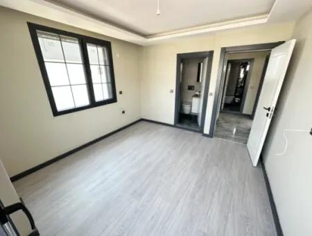 Doğanbey'de Bağımsız Havuzlu Geniş Bahçeli Satılık 3+1 Villa