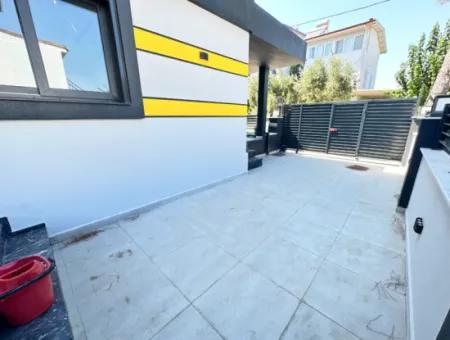 Doğanbey'de 210M2 İçerisin'de Lüks Yapılı Geniş Bahçeli Satılık 3+1 Villa