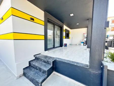 Doğanbey'de 210M2 İçerisin'de Lüks Yapılı Geniş Bahçeli Satılık 3+1 Villa