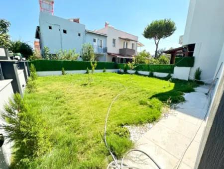 Doğanbey'de 210M2 İçerisin'de Lüks Yapılı Geniş Bahçeli Satılık 3+1 Villa