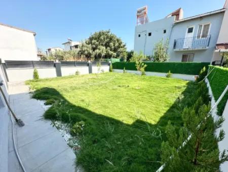 Doğanbey'de 210M2 İçerisin'de Lüks Yapılı Geniş Bahçeli Satılık 3+1 Villa