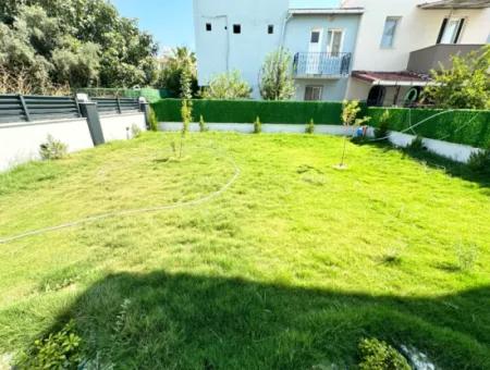 Doğanbey'de 210M2 İçerisin'de Lüks Yapılı Geniş Bahçeli Satılık 3+1 Villa