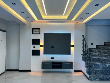 Doğanbey'de 210M2 İçerisin'de Lüks Yapılı Geniş Bahçeli Satılık 3+1 Villa