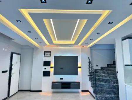 Doğanbey'de 210M2 İçerisin'de Lüks Yapılı Geniş Bahçeli Satılık 3+1 Villa