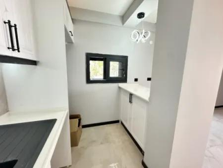 Doğanbey'de 210M2 İçerisin'de Lüks Yapılı Geniş Bahçeli Satılık 3+1 Villa