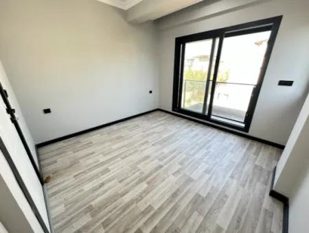 Doğanbey'de 210M2 İçerisin'de Lüks Yapılı Geniş Bahçeli Satılık 3+1 Villa