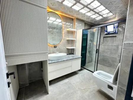 Doğanbey'de 210M2 İçerisin'de Lüks Yapılı Geniş Bahçeli Satılık 3+1 Villa