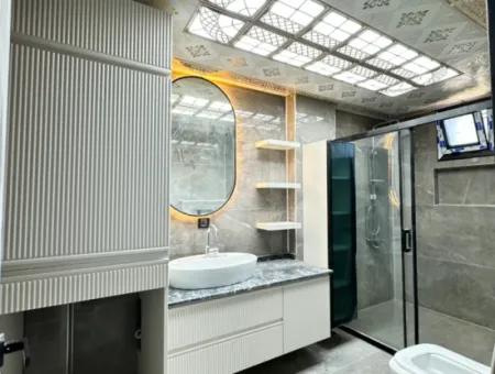 Doğanbey'de 210M2 İçerisin'de Lüks Yapılı Geniş Bahçeli Satılık 3+1 Villa