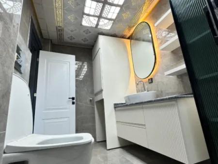 Doğanbey'de 210M2 İçerisin'de Lüks Yapılı Geniş Bahçeli Satılık 3+1 Villa