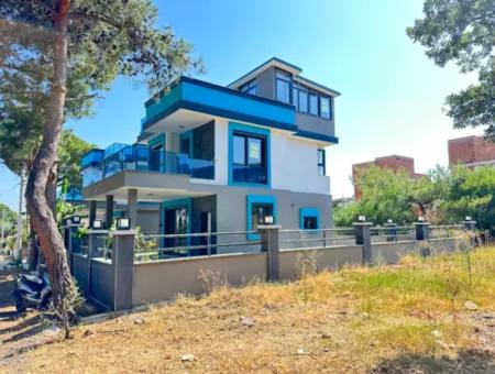 Doğanbey'de 200M2 İçerisin'de Bağımsız Satılık Sıfır 3+1 Villa
