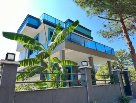 Doğanbey'de 200M2 İçerisin'de Bağımsız Satılık Sıfır 3+1 Villa