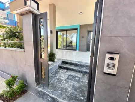 Doğanbey'de 200M2 İçerisin'de Bağımsız Satılık Sıfır 3+1 Villa