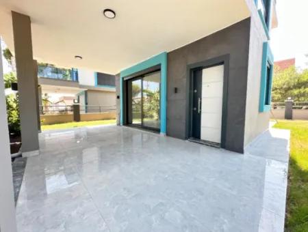 Doğanbey'de 200M2 İçerisin'de Bağımsız Satılık Sıfır 3+1 Villa