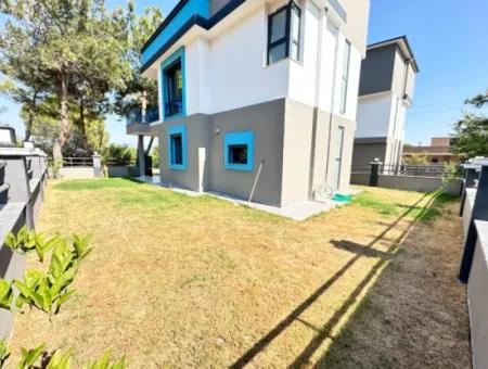 Doğanbey'de 200M2 İçerisin'de Bağımsız Satılık Sıfır 3+1 Villa