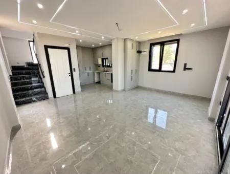 Doğanbey'de 200M2 İçerisin'de Bağımsız Satılık Sıfır 3+1 Villa