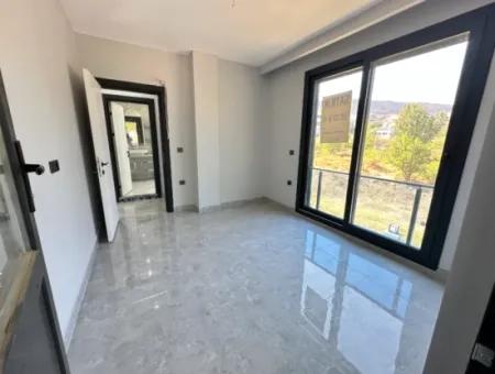 Doğanbey'de 200M2 İçerisin'de Bağımsız Satılık Sıfır 3+1 Villa