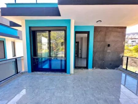 Doğanbey'de 200M2 İçerisin'de Bağımsız Satılık Sıfır 3+1 Villa