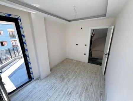 Ürkmez De Plaja 500M Sıfır Geniş Bahçeli Satılık 2+1 Villa