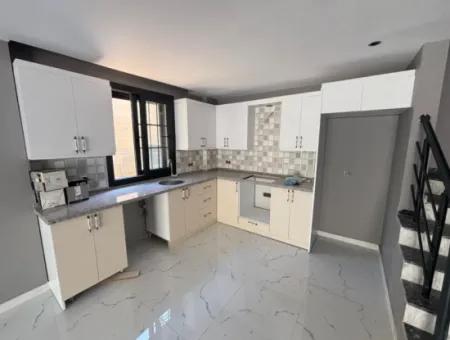 Ürkmezde Geniş Bahçeli Ferah Yapılı Satılık 3+1 Villa