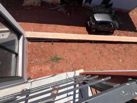 Seferihisar Da Geniş Bahçeli Sıfır Yapı 2+1 Satılık Villa