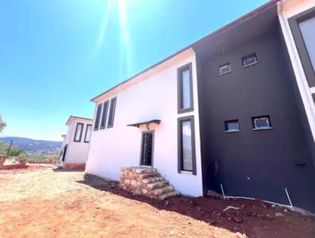 Seferihisar Da Geniş Bahçeli Sıfır Yapı 2+1 Satılık Villa