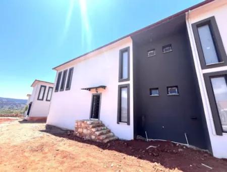 Seferihisar Da Geniş Bahçeli Sıfır Yapı 2+1 Satılık Villa