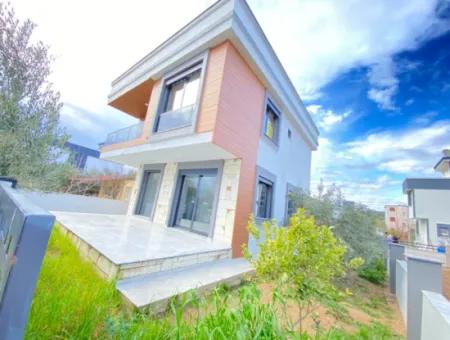 Doğanbey De 300M2 Bağımsız Bahçeli 3+1 Satılık Villa