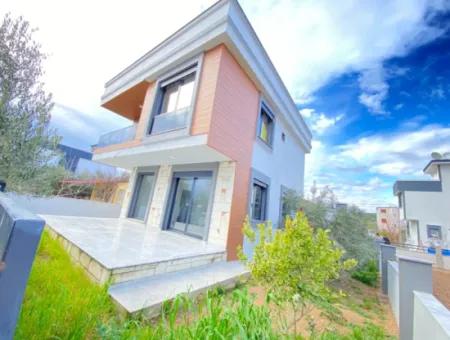 Doğanbey De 300M2 Bağımsız Bahçeli 3+1 Satılık Villa