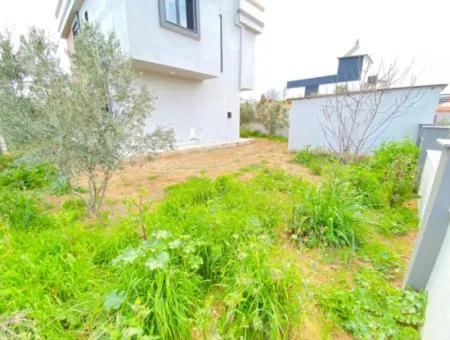 Doğanbey De 300M2 Bağımsız Bahçeli 3+1 Satılık Villa
