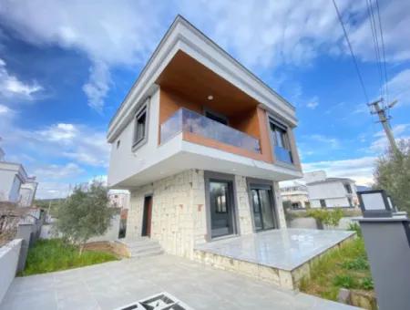 Doğanbey De 300M2 Bağımsız Bahçeli 3+1 Satılık Villa