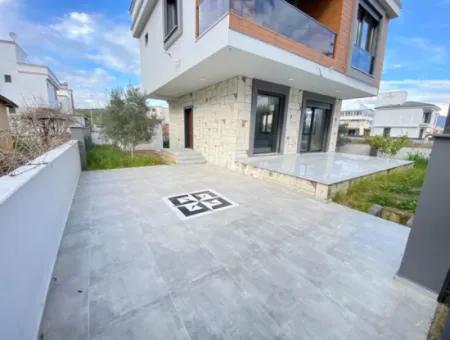 Doğanbey De 300M2 Bağımsız Bahçeli 3+1 Satılık Villa