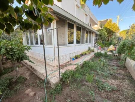 Ürkmez Deniz Tarafın Da Plaja 100M 4+1 Satılık Villa