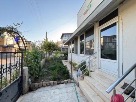 Ürkmez Deniz Tarafın Da Plaja 100M 4+1 Satılık Villa