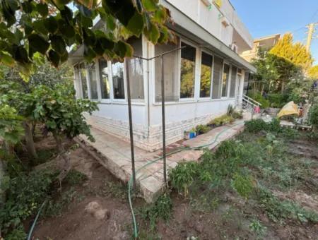 Ürkmez Deniz Tarafın Da Plaja 100M 4+1 Satılık Villa