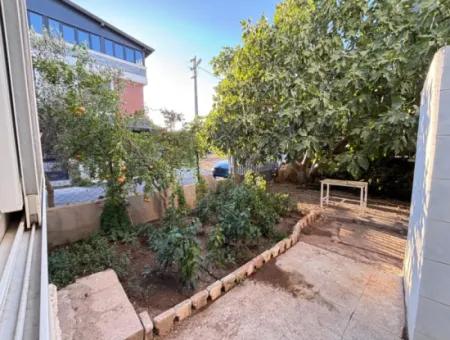 Ürkmez Deniz Tarafın Da Plaja 100M 4+1 Satılık Villa