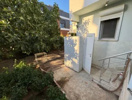 Ürkmez Deniz Tarafın Da Plaja 100M 4+1 Satılık Villa