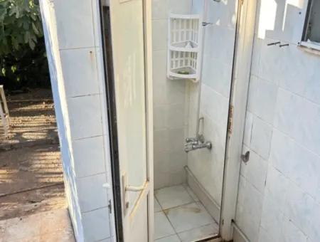Ürkmez Deniz Tarafın Da Plaja 100M 4+1 Satılık Villa