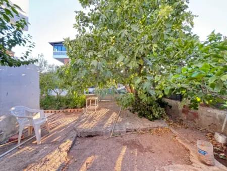 Ürkmez Deniz Tarafın Da Plaja 100M 4+1 Satılık Villa