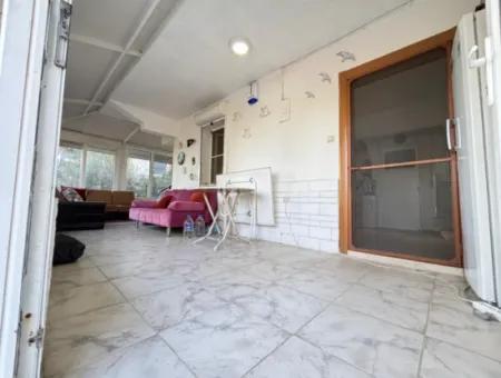 Ürkmez Deniz Tarafın Da Plaja 100M 4+1 Satılık Villa