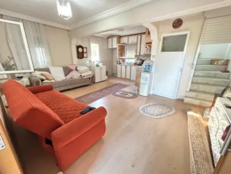 Ürkmez Deniz Tarafın Da Plaja 100M 4+1 Satılık Villa