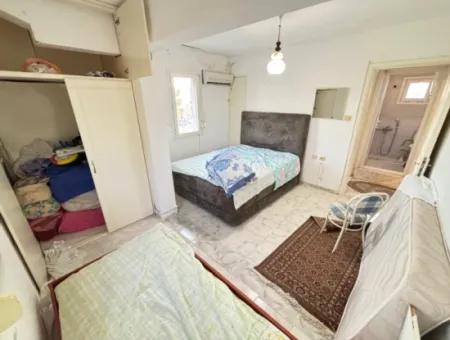 Ürkmez Deniz Tarafın Da Plaja 100M 4+1 Satılık Villa