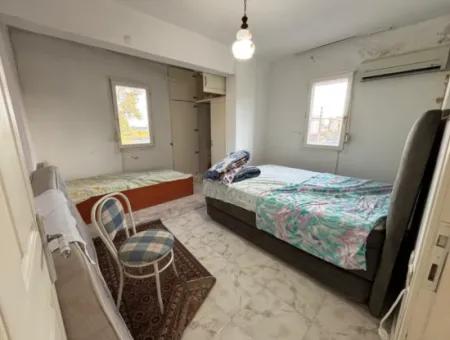 Ürkmez Deniz Tarafın Da Plaja 100M 4+1 Satılık Villa