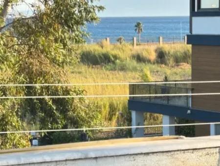 Ürkmez Deniz Tarafın Da Plaja 100M 4+1 Satılık Villa
